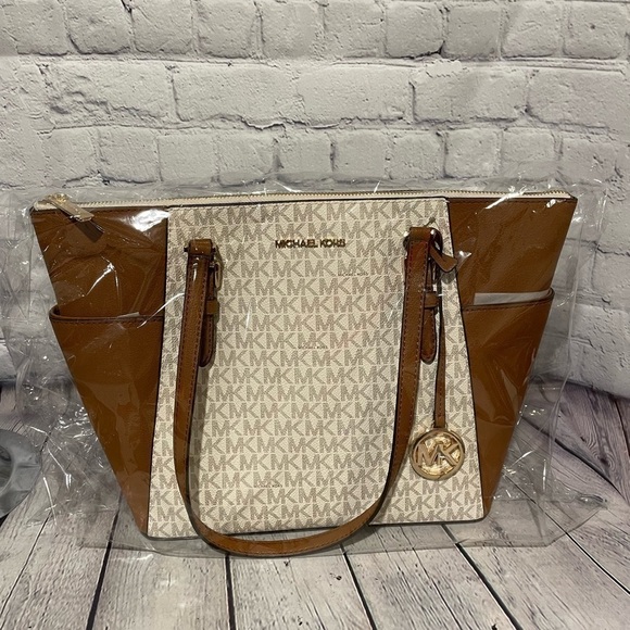 Michael Kors British Tan and cream MK logo shoulder bag New! - Picture 4 of 8